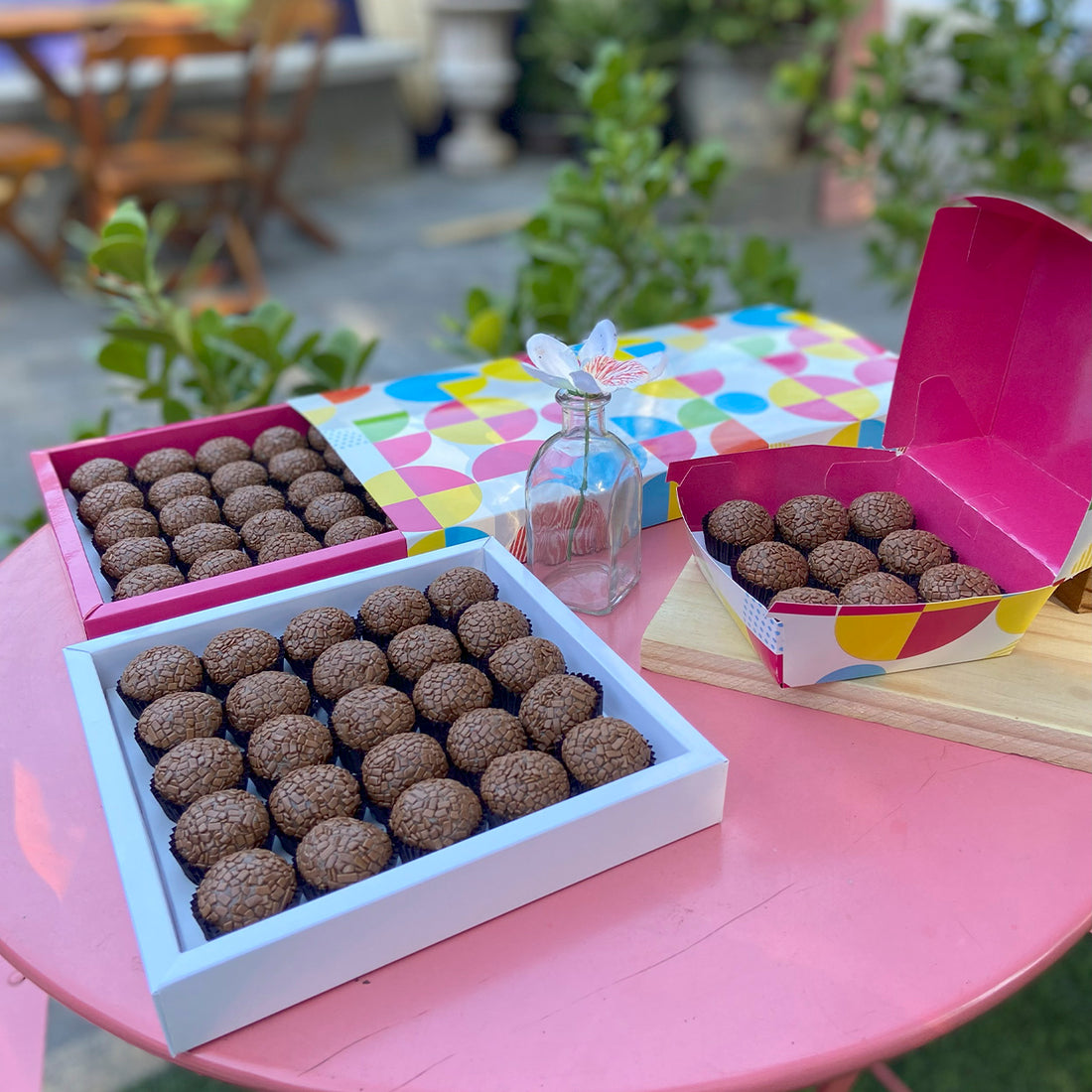 Caixa Para 50 Brigadeiros Base Branca Confeitaria Joy - PCT 10un