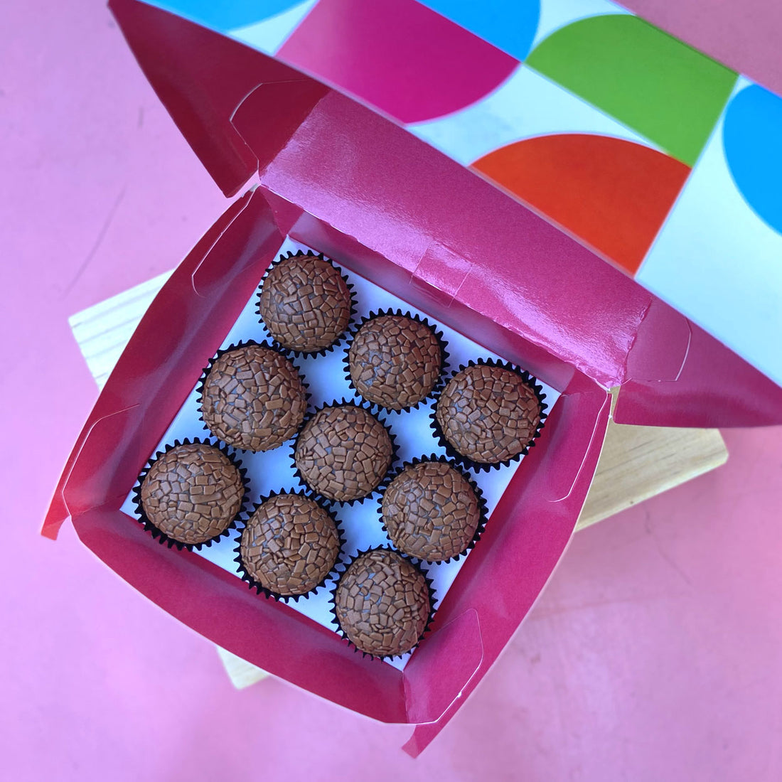 Caixa Para 9 Brigadeiros C/ Berço Confeitaria  Mosaico